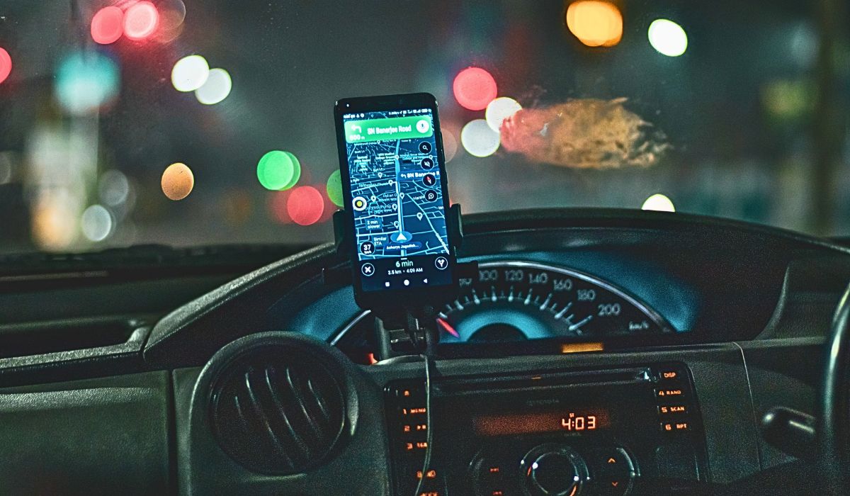 Waze vs Google Maps navigation apps for a road trip