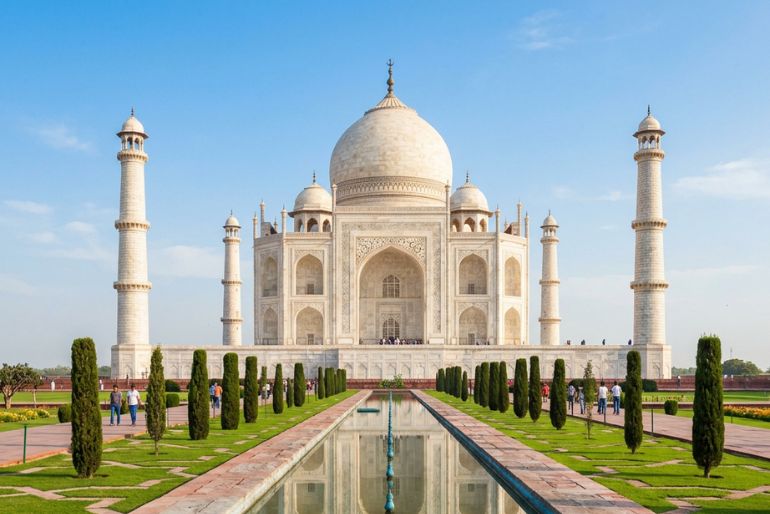 where to stay in agra