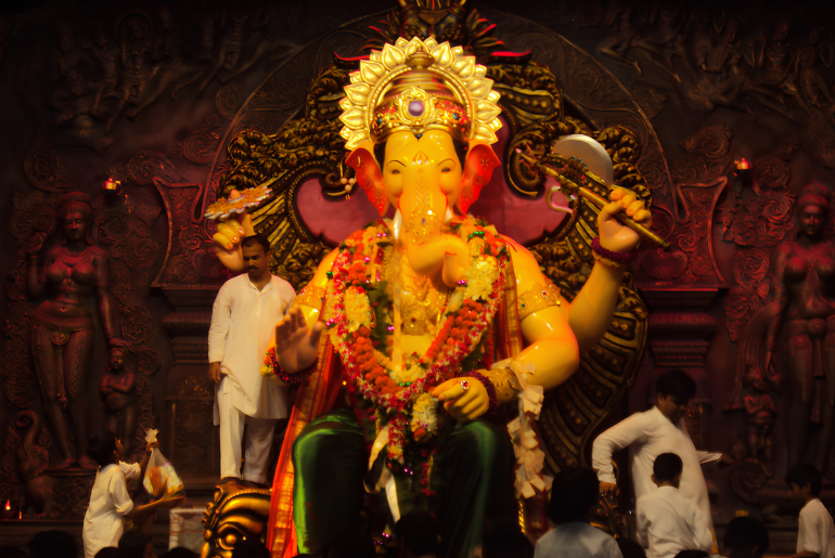 Mukh Darshan Or Navsache Darshan? What Changes When You Visit Lalbaugcha Raja 1 Lalbaugcha Raja Mukh Darshan vs Charan Sparsh