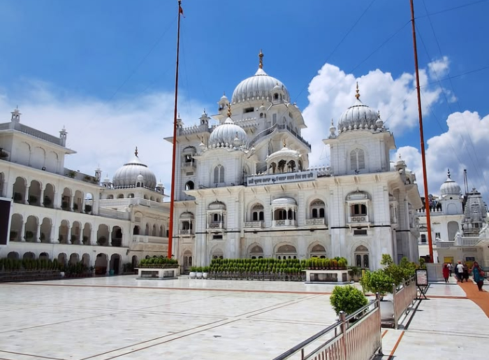 5 Iconic Gurudwaras In India To Visit: From Golden Temple To Patna Sahib 4 Famous Gurudwaras In India