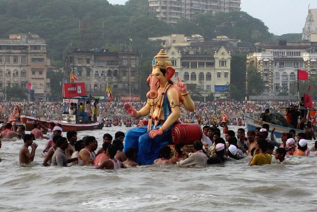 Ganesh Visarjan In Mumbai: How To Experience Bappa’s Final Day, Best Viewing Spots & Travel Tips 6 Ganesh Visarjan in Mumbai