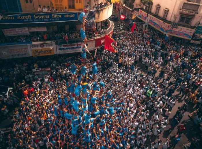 Krishna Janmashtami 2026: Mathura-Vrindavan Travel Guide 3 Janmashtami 2026 celebrations at a temple in Mathura Vrindavan