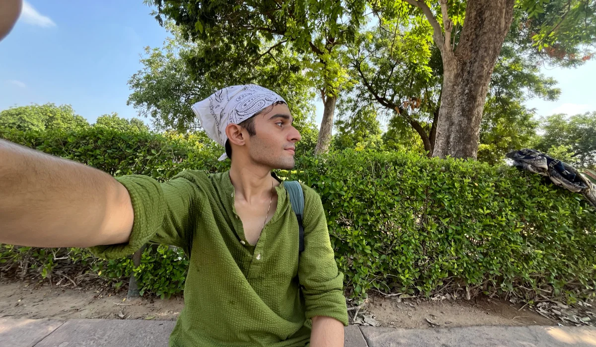 Solo traveller exploring Jodhpur's Blue City