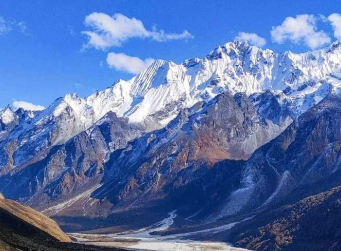 How To Plan A Lachung Trip: Permit, Stay & Places To Visit 1 Lachung Travel Guide