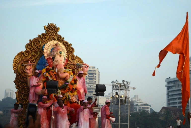 Lalbaugcha Raja 2026: Location, Darshan Timings, Queue, How To Reach & What to Expect 1 Lalbaugcha Raja 2026 during Ganesh Chaturthi in Mumbai