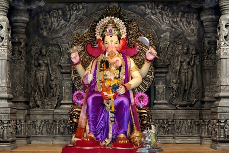 Lalbaugcha Raja 2026: Location, Darshan Timings, Queue, How To Reach & What to Expect 2 Lalbaugcha Raja 2026 during Ganesh Chaturthi in Mumbai