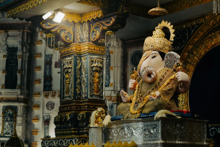 Dagdusheth, Kasba Or Tulshibaug? Where Should You Begin Your Pune Ganpati Darshan? 2 Dagdusheth Kasba and Tulshibaug Ganpati darshan in Pune