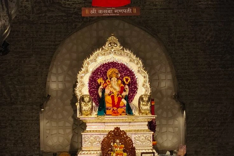 Dagdusheth, Kasba Or Tulshibaug? Where Should You Begin Your Pune Ganpati Darshan? 1 Dagdusheth Kasba and Tulshibaug Ganpati darshan in Pune