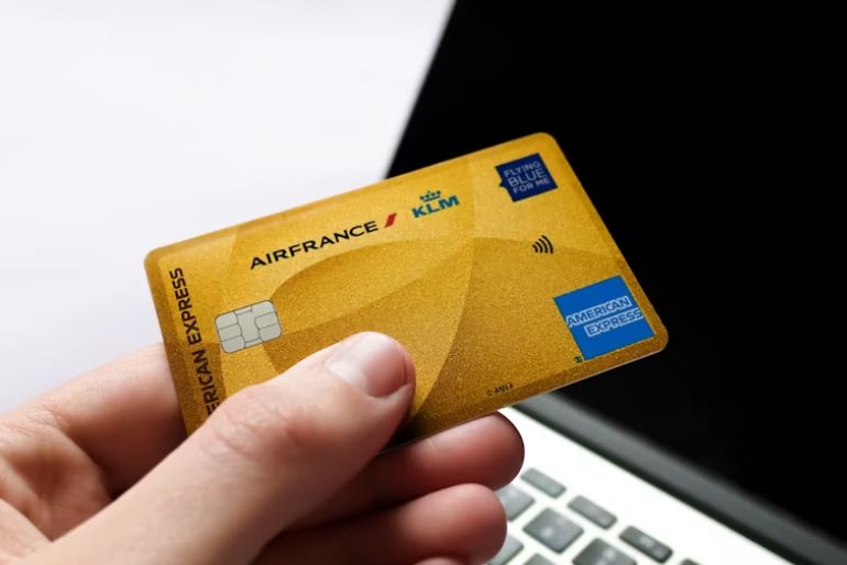 From Weekend Getaways To International Holidays: How Travel Rewards Can Stretch Your Budget 1 Traveller using travel rewards to plan a holiday