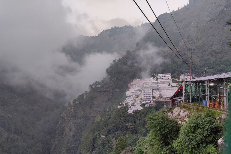Planning Vaishno Devi Yatra During Navratri 2026? Here’s How To Visit The Shrine 1 Navratri Vaishno Devi Yatra