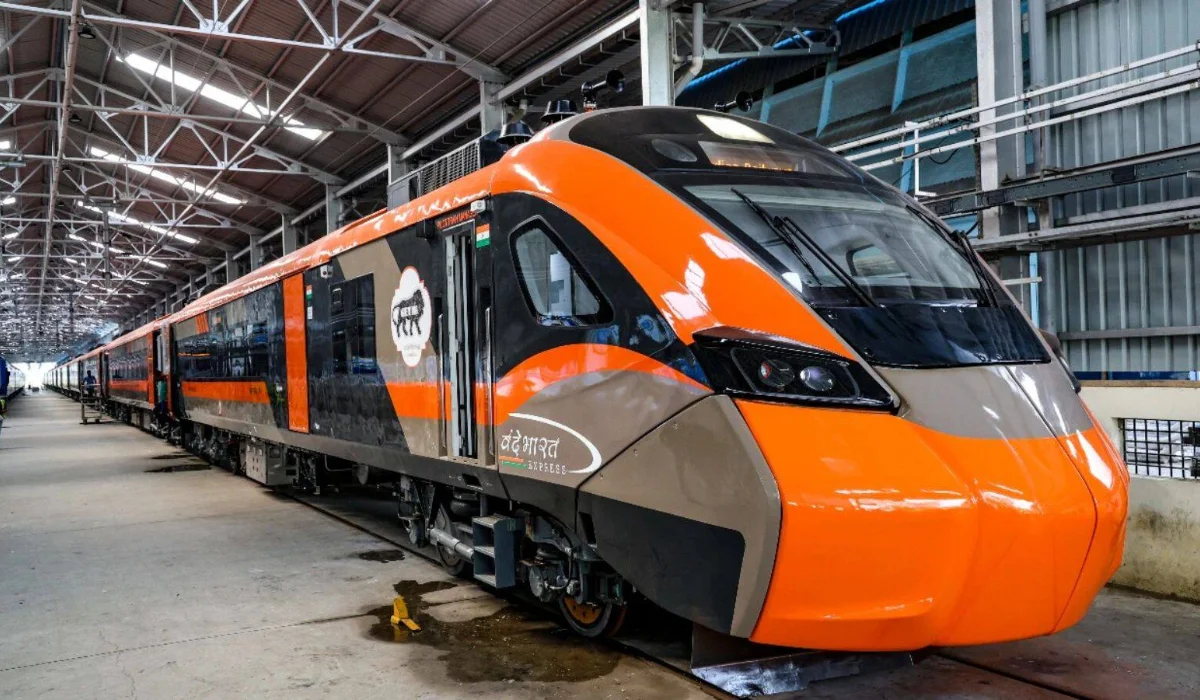 Delhi Howrah Vande Bharat Sleeper train at an Indian railway station
