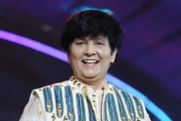  Falguni Pathak performing Garba during Navratri 2026 in Mumbai