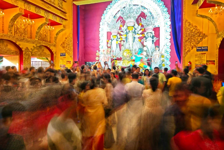 Indian Railway Rules To Take Note Of Before Traveling In October For Chhath, Pujo, And Diwali 2 Railway ticket checking and ID verification