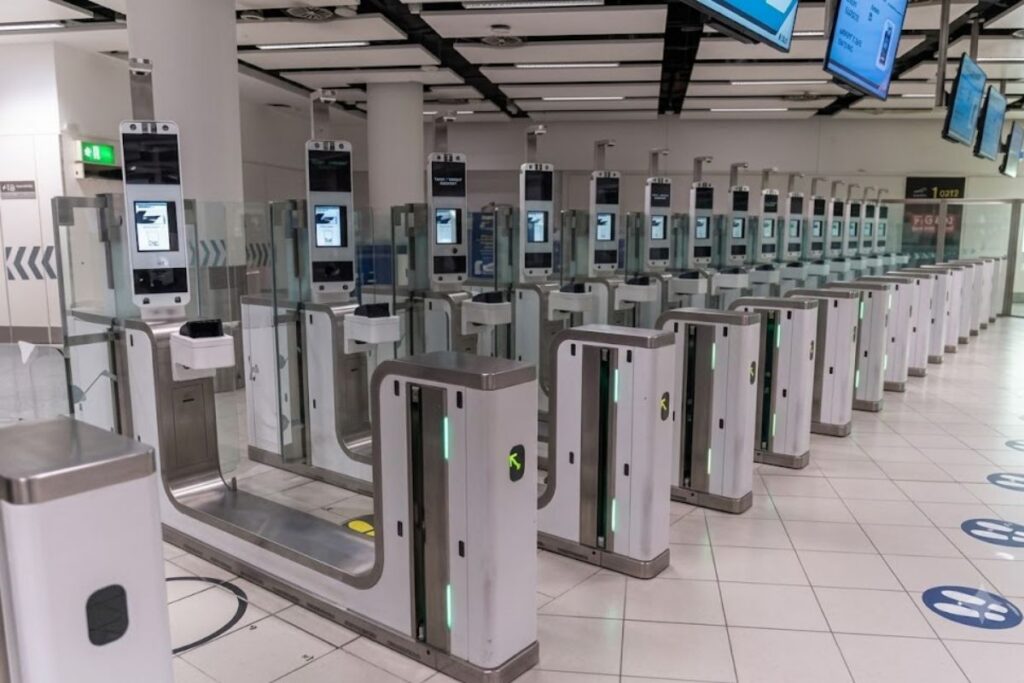 Contactless e-gate using facial recognition at a UK airport