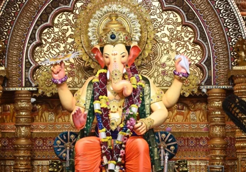 Lalbaugcha Raja Mukh Darshan vs Charan Sparsh