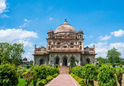 Explore Lucknow In 2026: Places To Visit, Must-Try Food, Stay & Budget